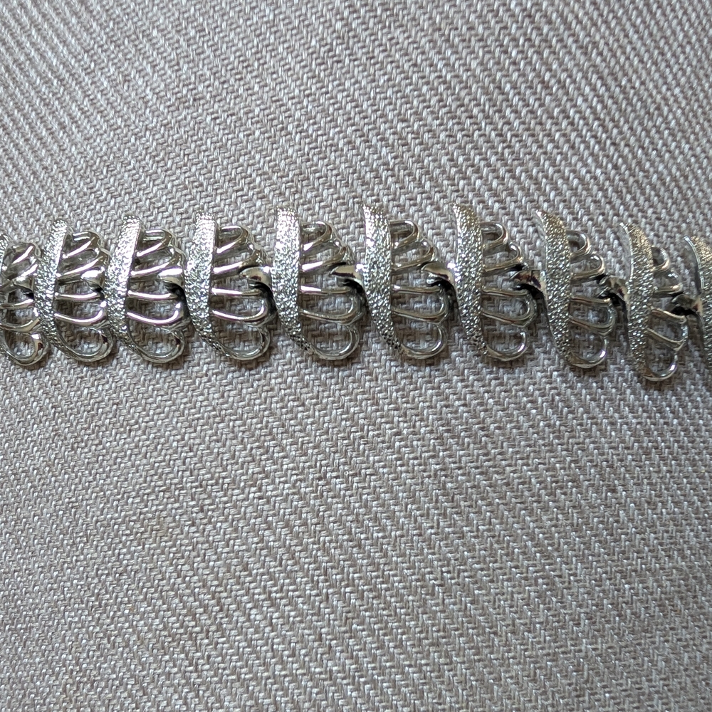 Chic Silver Women's Bracelet